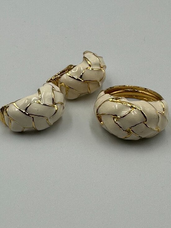 Vintage Kenneth Jay Lane Jewelry Set Gold Tone Cream Ring Clip-On Earrings - Picture 3 of 16